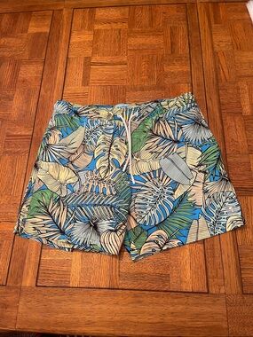 Malibu Beach Club men’s swim trunks size large